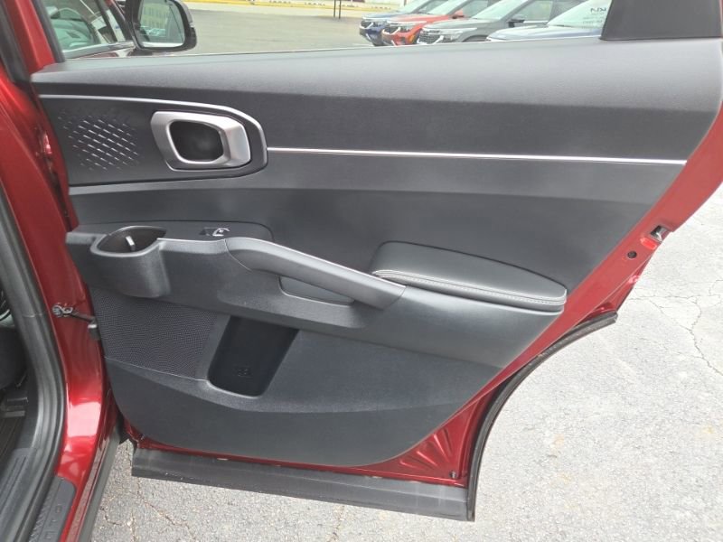 Used 2025 Kia Sorento S image 17