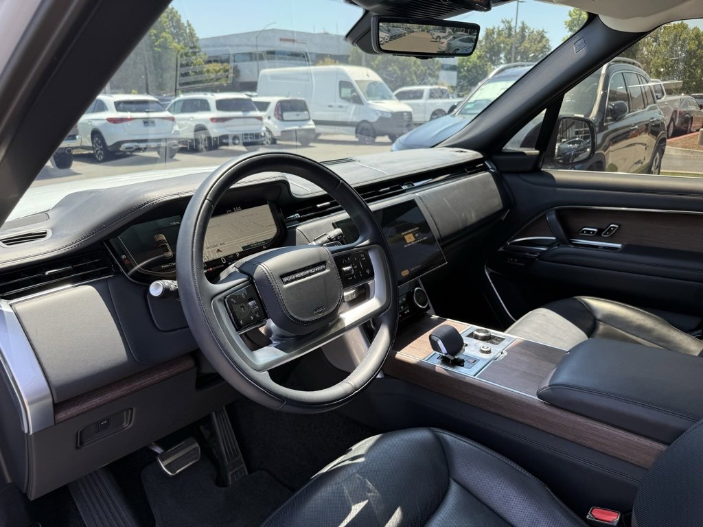 Used 2023 Land Rover Range Rover Autobiography image 12