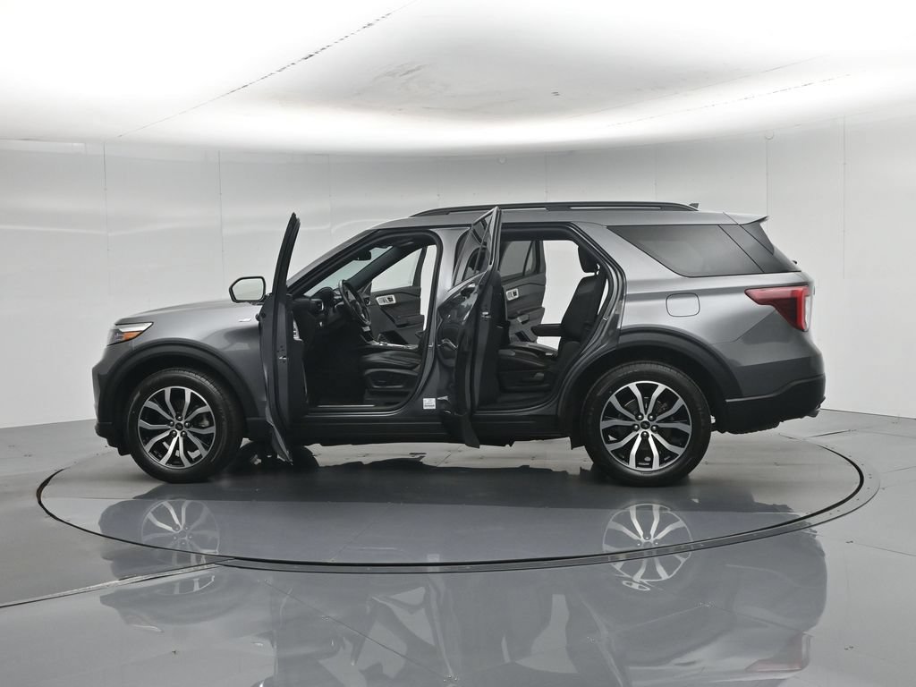 Certified 2022 Ford Explorer ST-Line w/ Class IV Trailer Tow Package AWD/4WD image 35