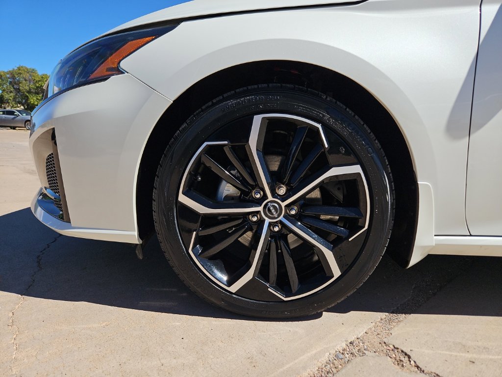 Used 2023 Nissan Altima 2.5 SR w/ SR Premium Package FWD image 7