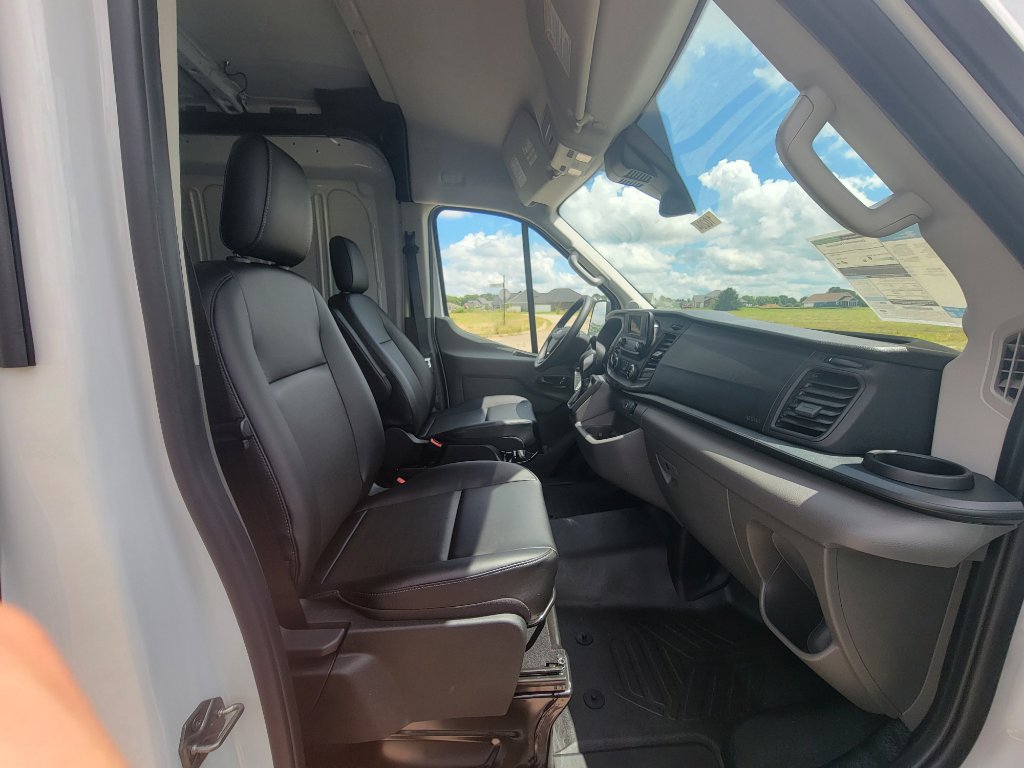 New 2025 Ford Transit 250 148 Medium Roof image 32