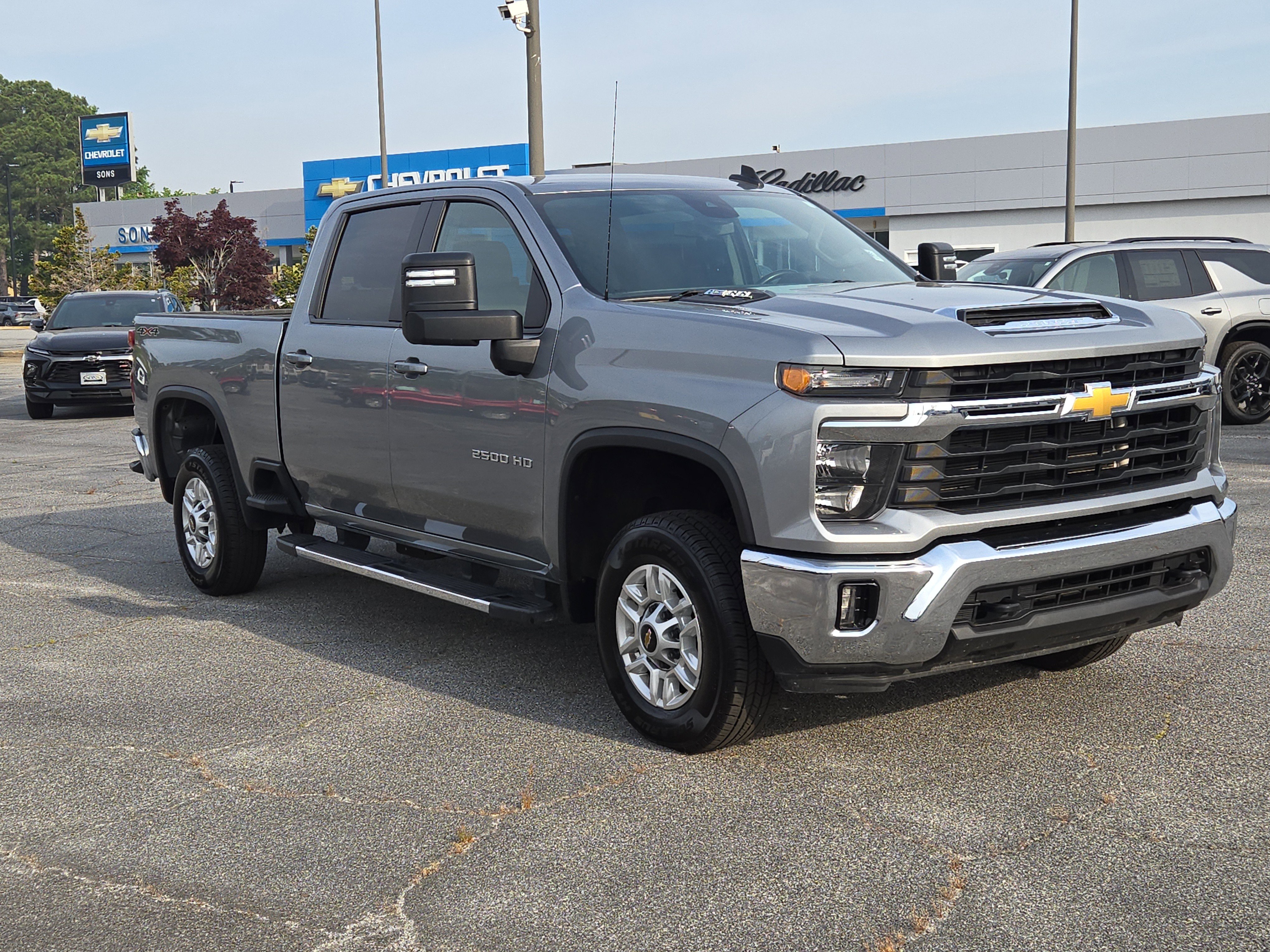 Used 2025 Chevrolet Silverado 2500 LT w/ Convenience Package AWD/4WD image 4