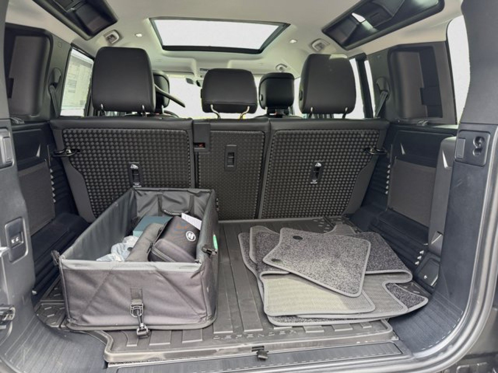 New 2026 Land Rover Defender 110 X-Dynamic SE AWD/4WD image 19