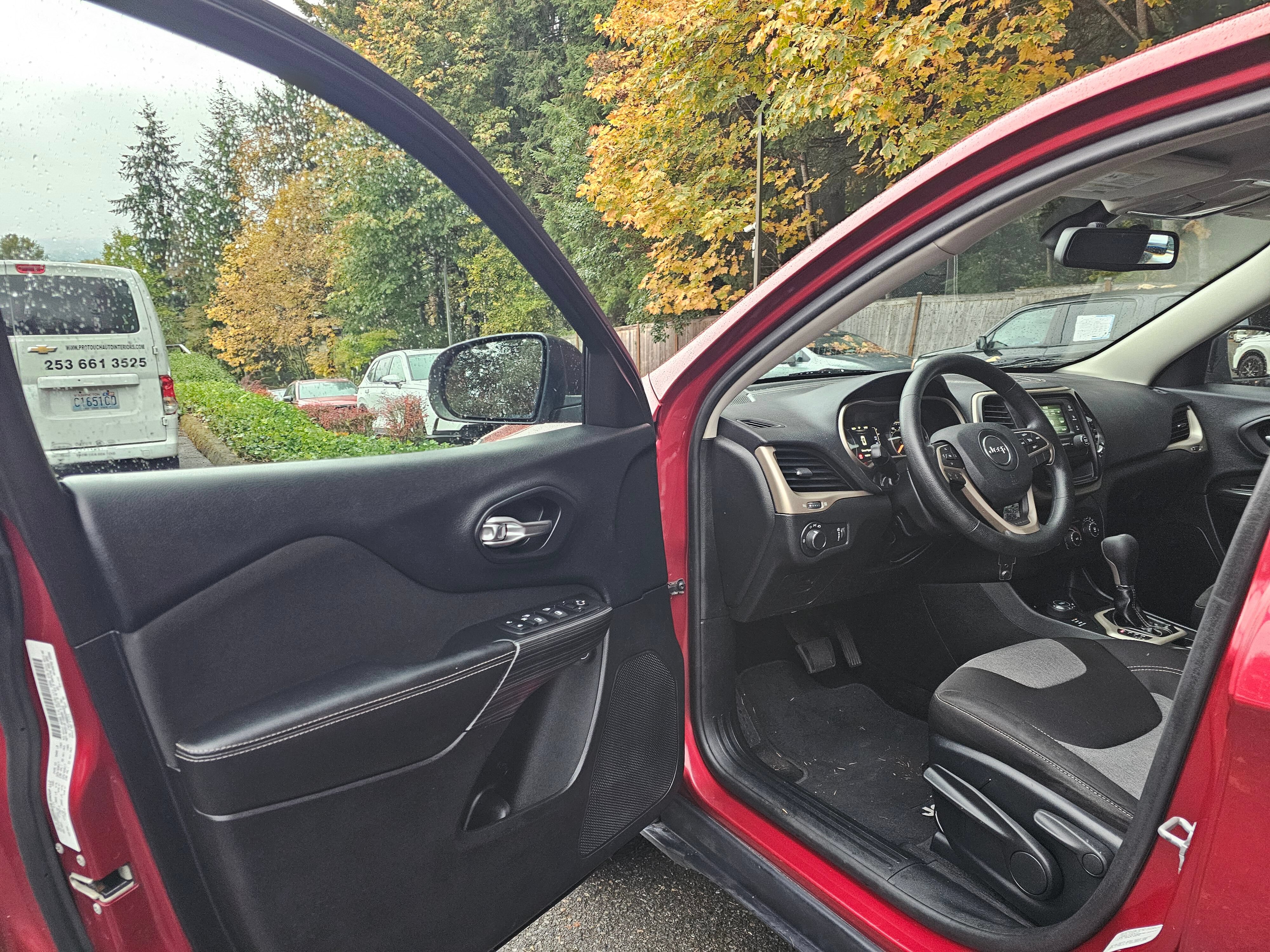 Used 2014 Jeep Cherokee Sport AWD/4WD image 23