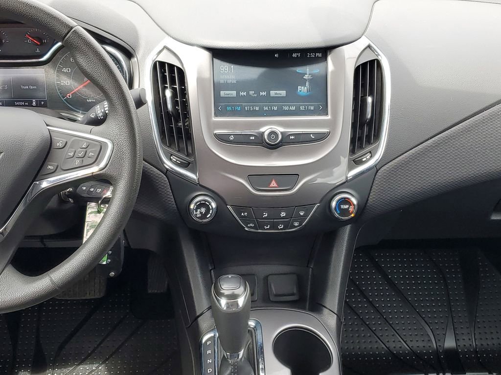 Used 2018 Chevrolet Cruze LT FWD image 23