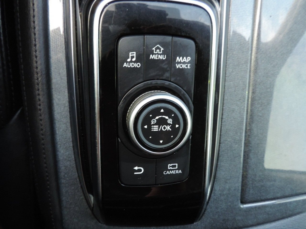 Used 2022 Nissan Armada SV w/ SV Appearance Package RWD image 26