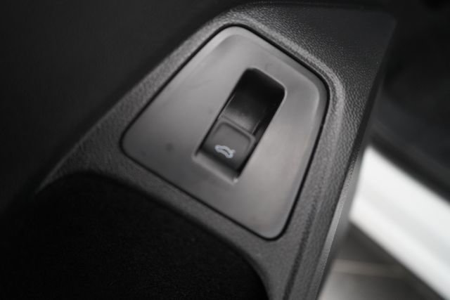 Used 2022 Volkswagen Tiguan SE w/ Panoramic Sunroof Package image 14