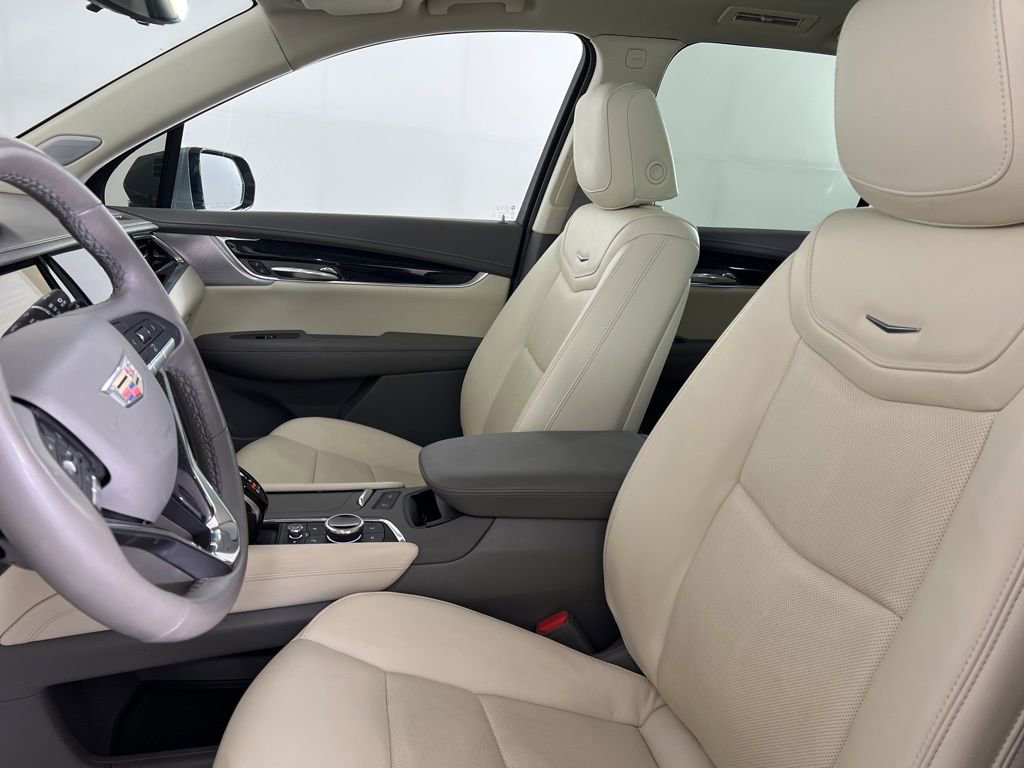 Used 2023 Cadillac XT6 Premium Luxury w/ Technology Package image 12
