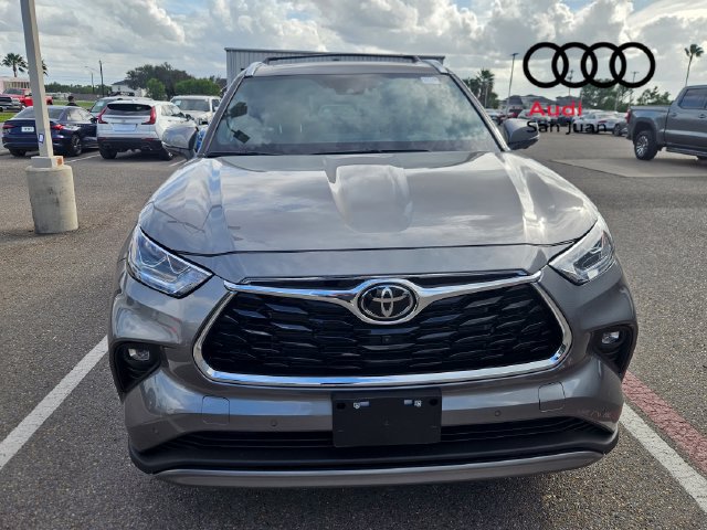 Used 2026 Toyota Highlander Platinum AWD/4WD image 2