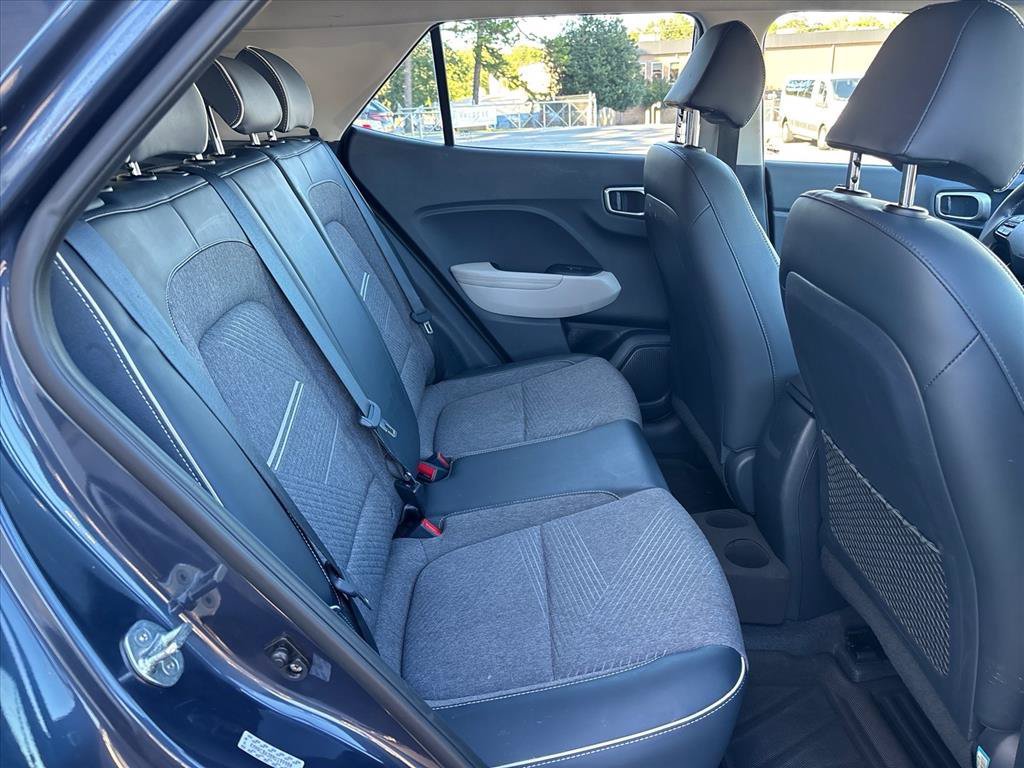 Used 2022 Hyundai Venue Limited FWD image 11