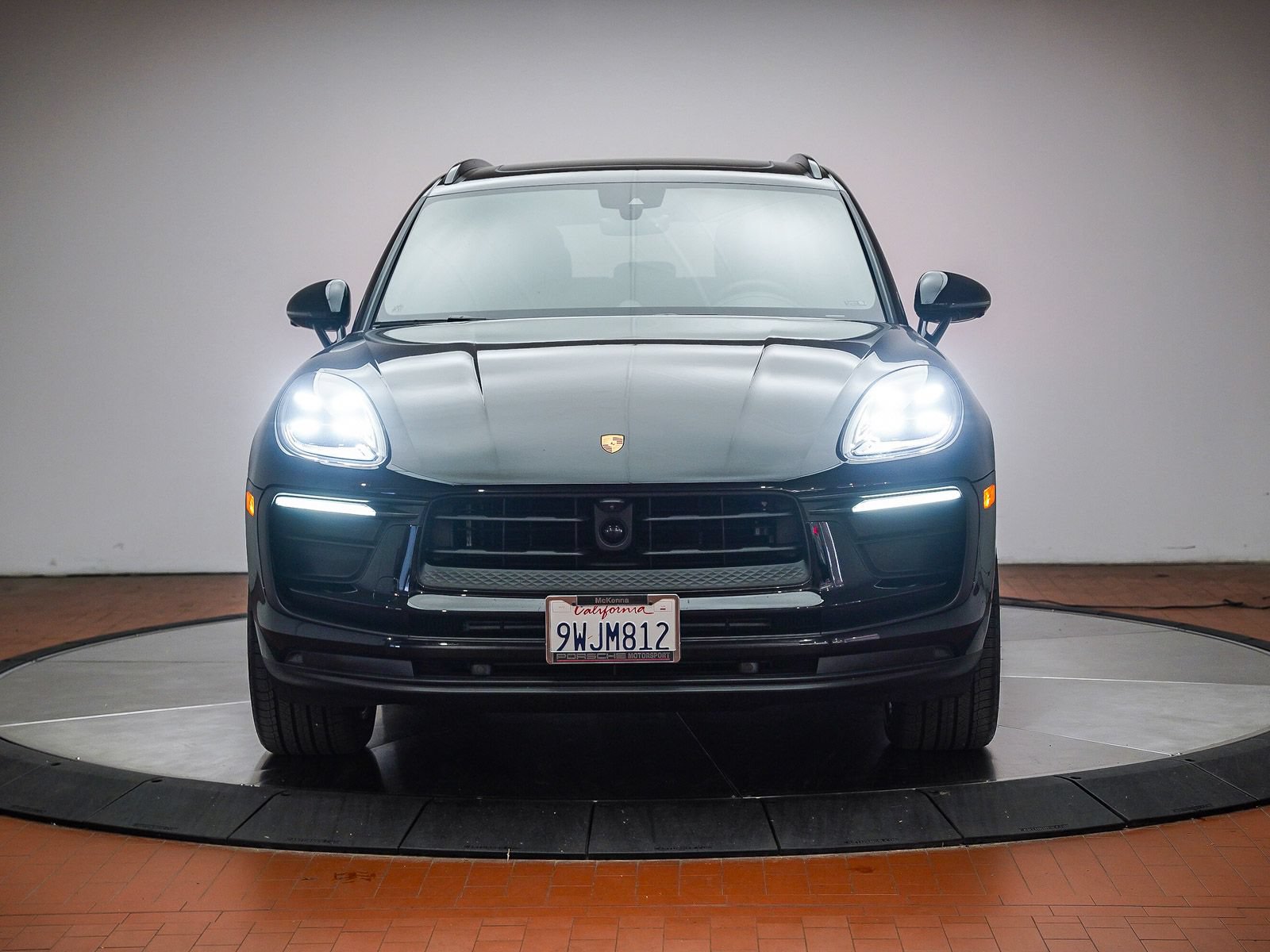 Certified 2026 Porsche Macan AWD/4WD image 6