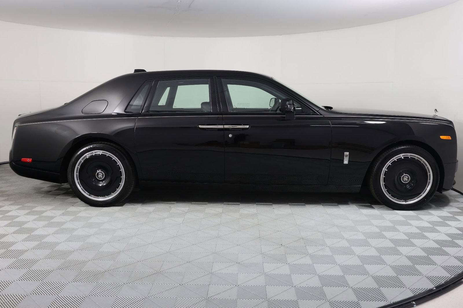 New 2026 Rolls-Royce Phantom Sedan image 8