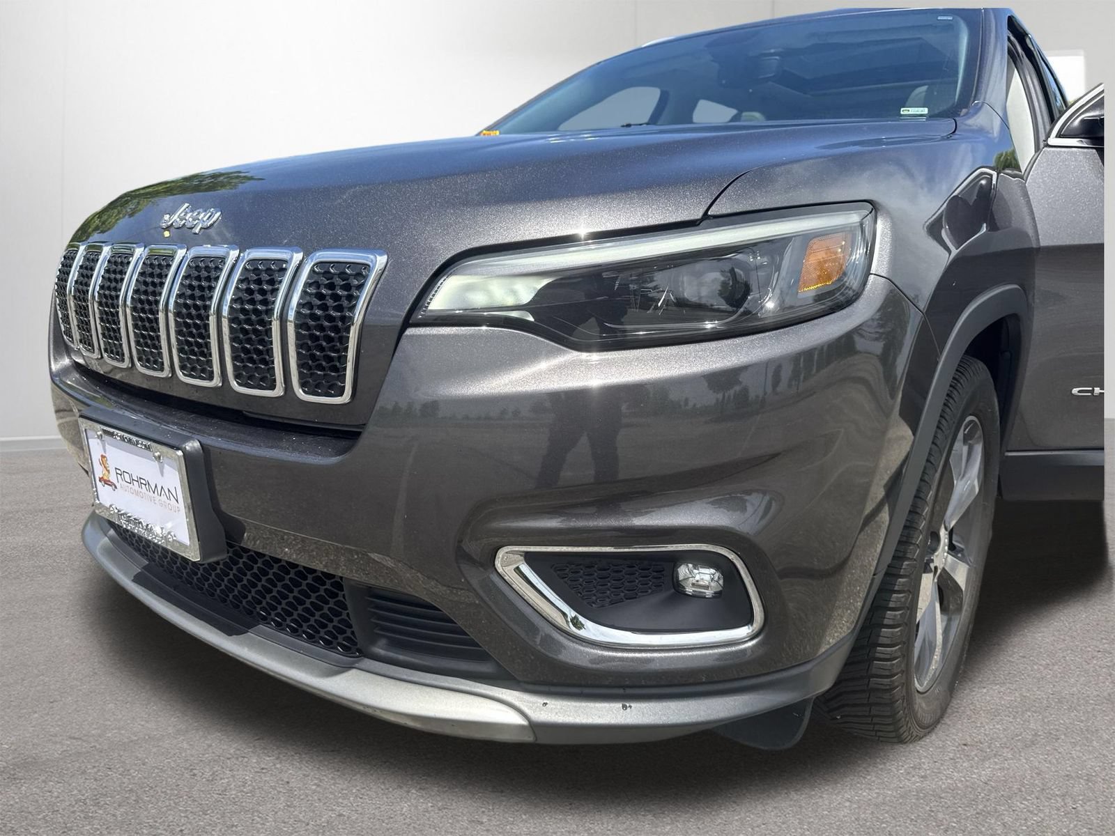 Used 2019 Jeep Cherokee Limited w/ Luxury Group FWD image 32