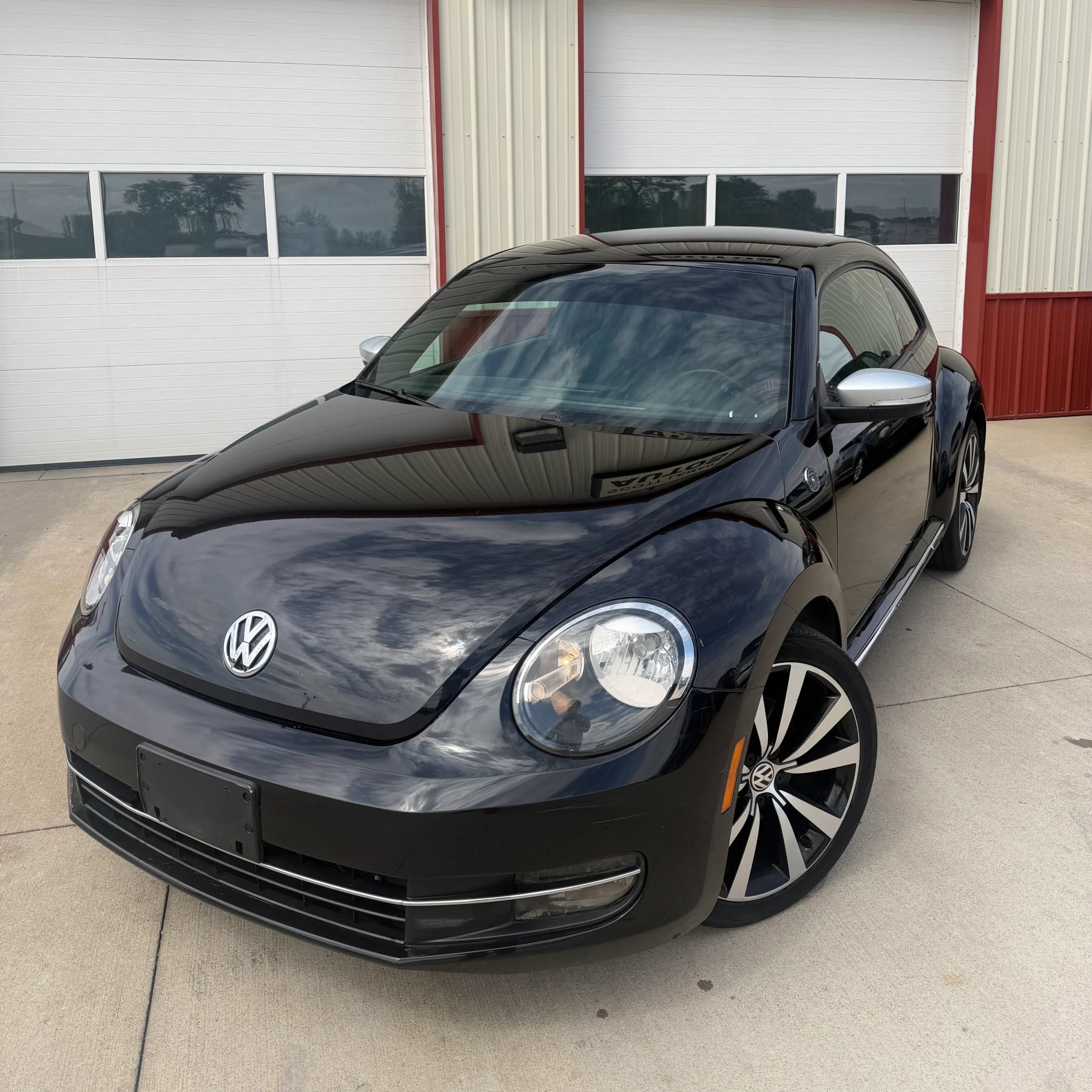 Used 2012 Volkswagen Beetle Launch Edition FWD image 3