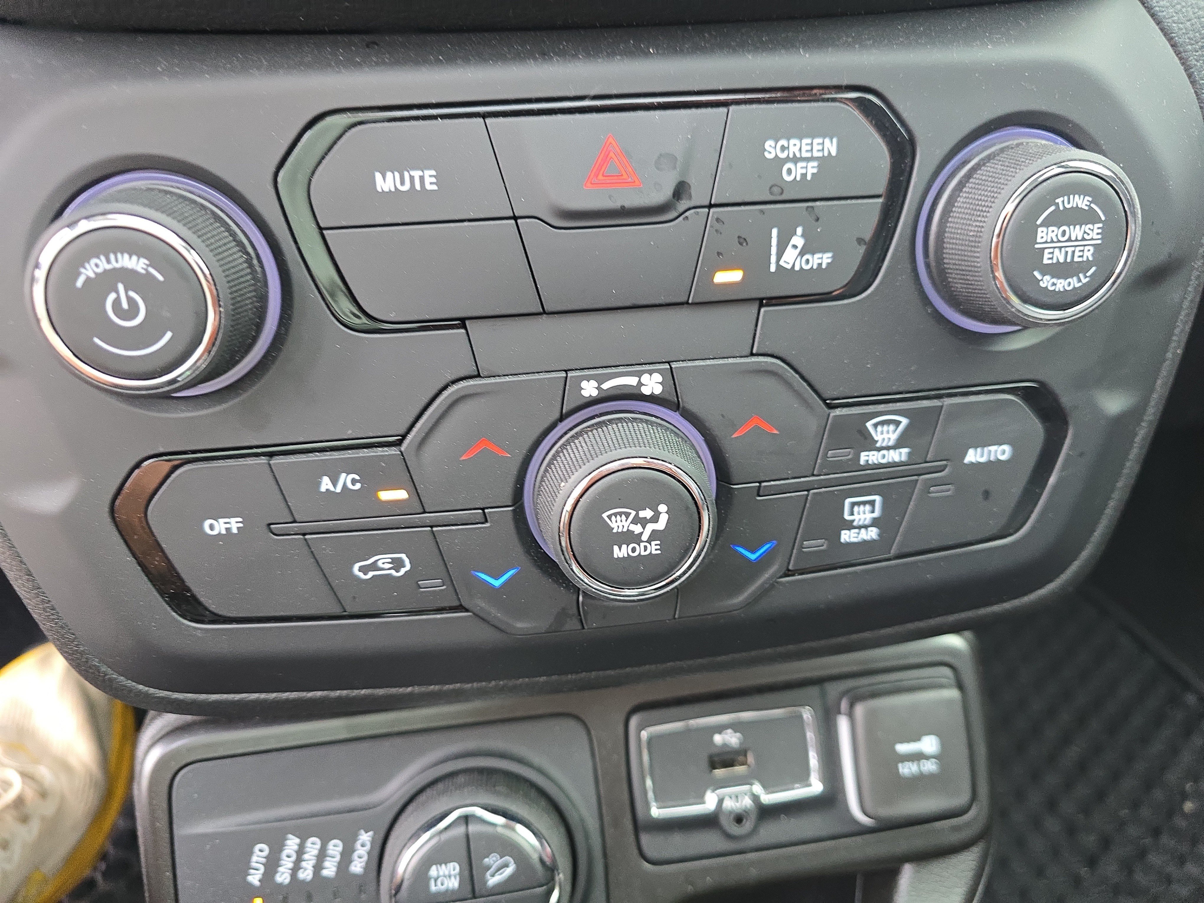 Used 2023 Jeep Renegade Trailhawk w/ Sun/Sound Group AWD/4WD image 35