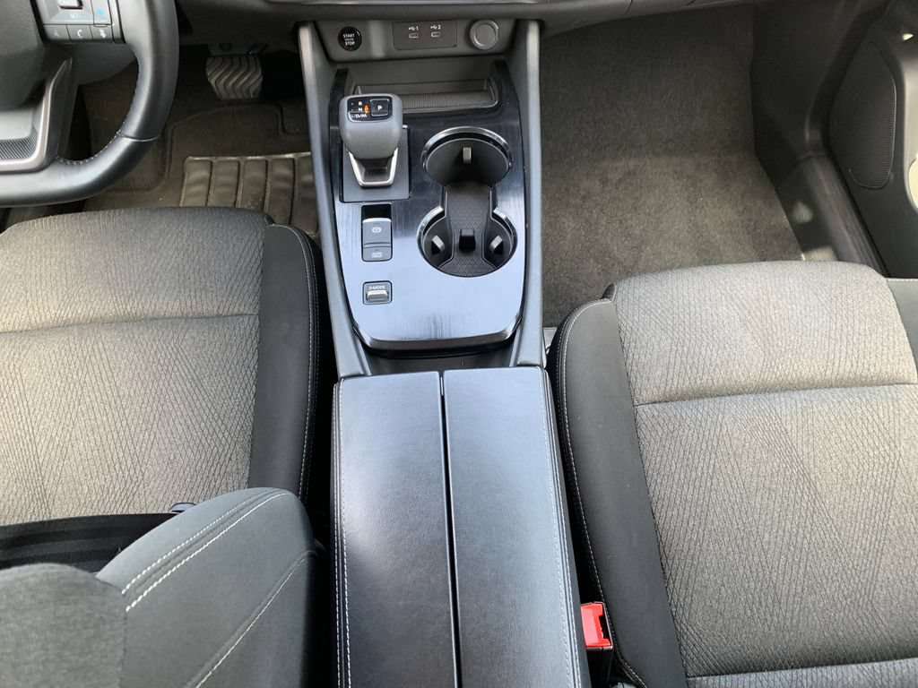 Used 2025 Nissan Rogue SV FWD image 19
