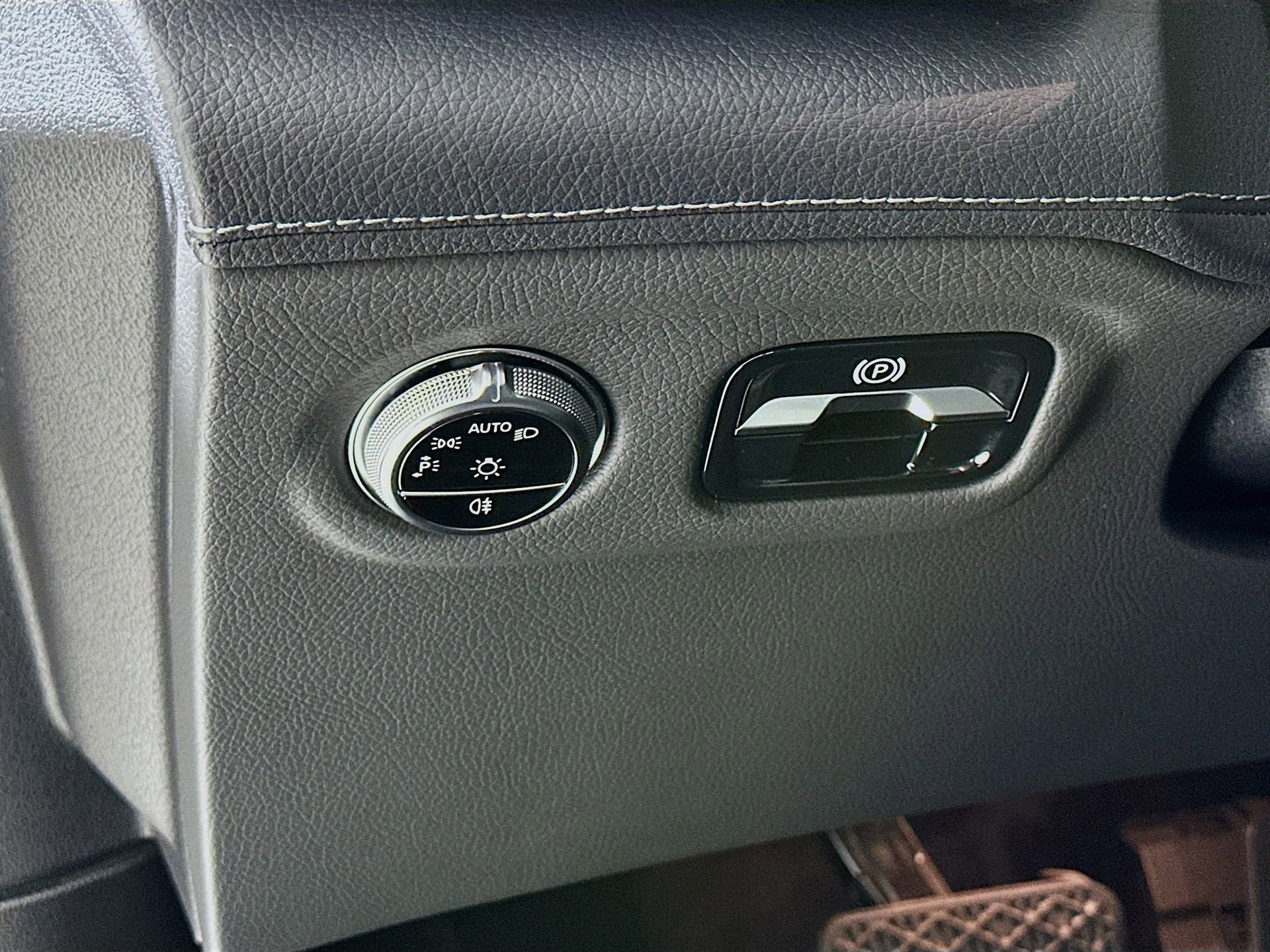 Used 2023 Mercedes-Benz EQS 580 4MATIC SUV image 11