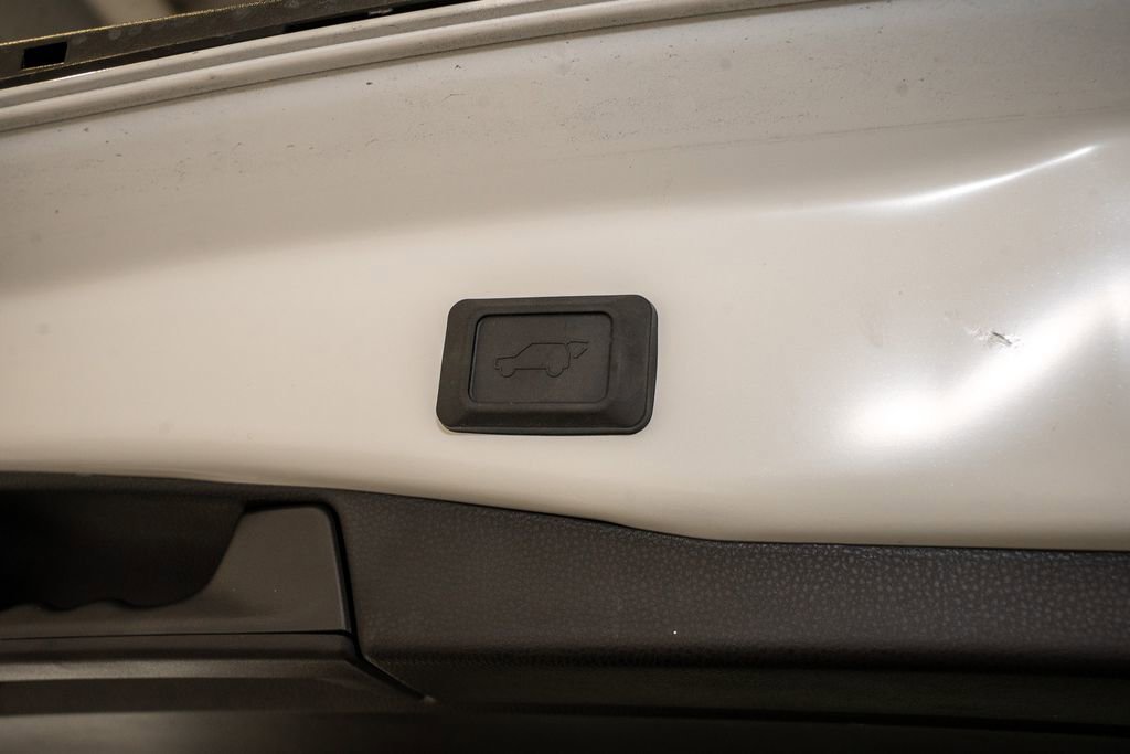 Used 2025 Toyota RAV4 XLE Premium image 6