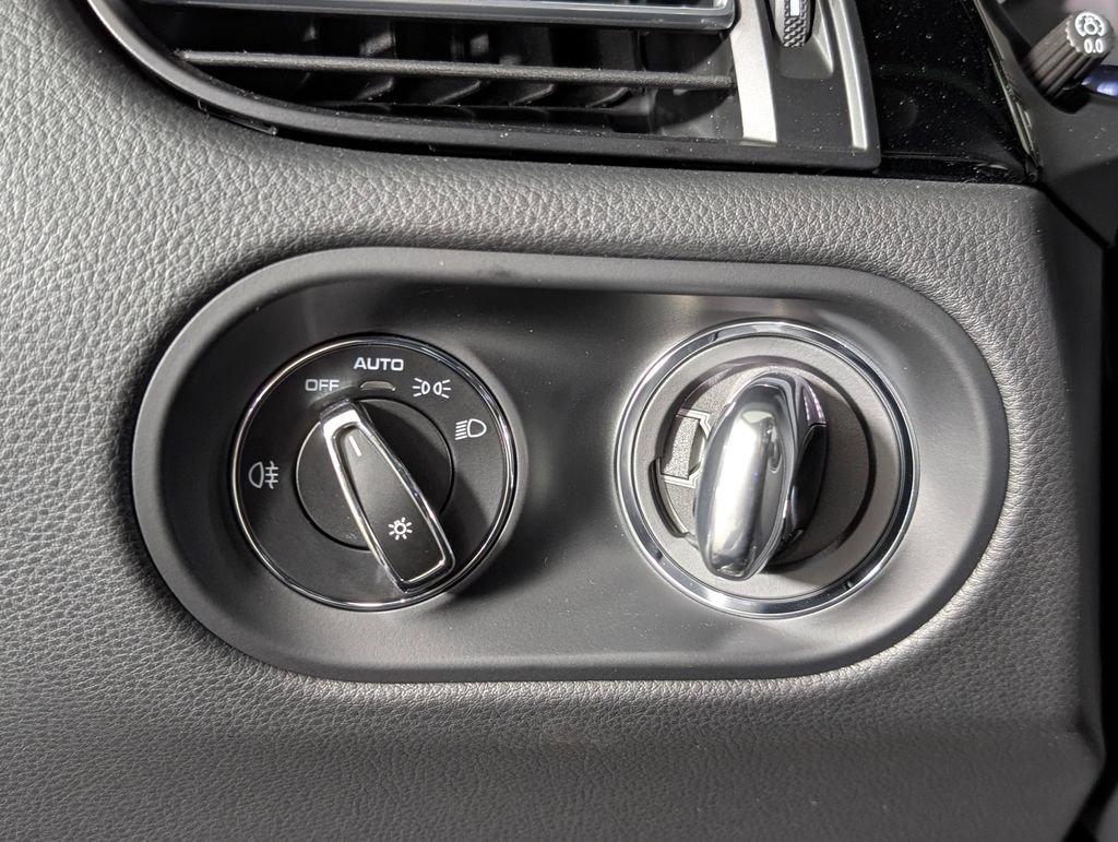 New 2026 Porsche Macan image 35