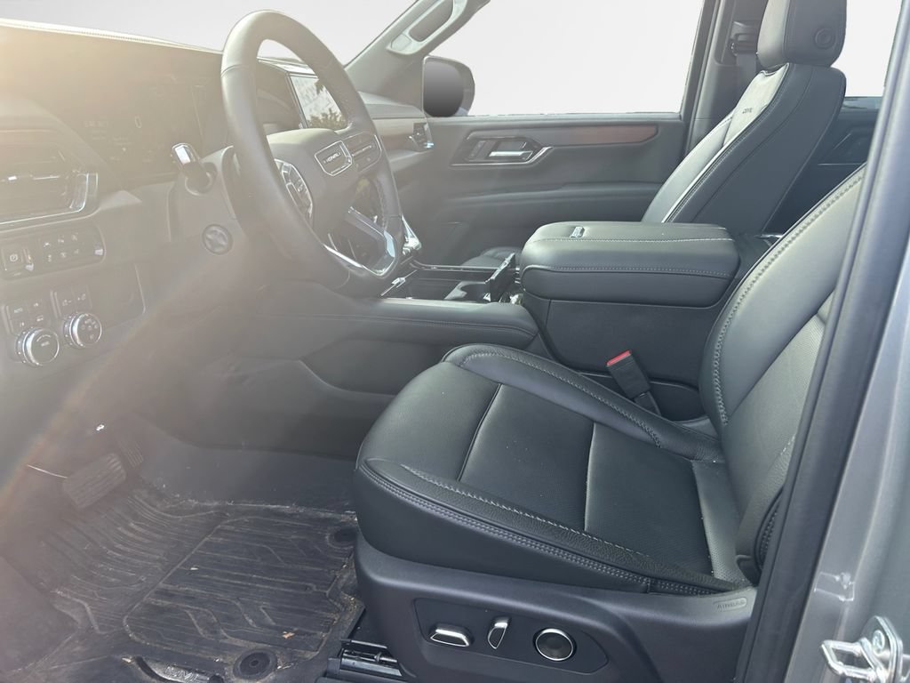 Used 2026 GMC Yukon XL Denali w/ Sun & Power Step Package AWD/4WD image 12