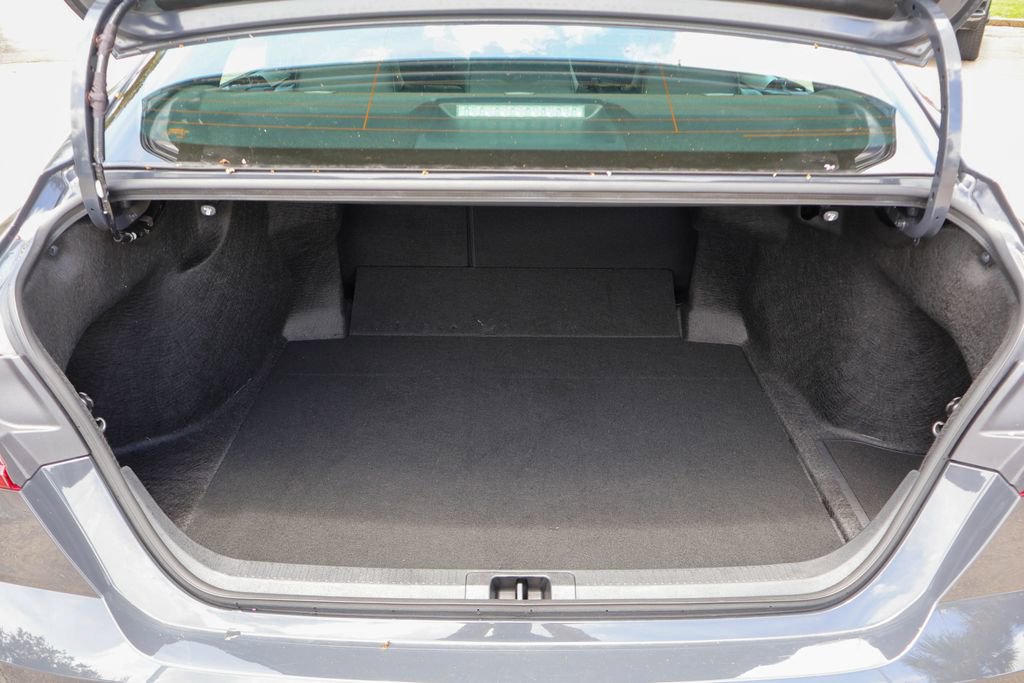 Used 2025 Toyota Camry SE FWD image 27