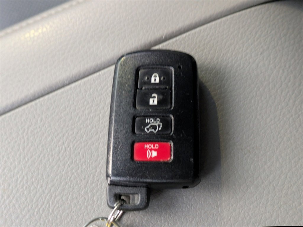 Used 2015 Toyota Highlander Limited Platinum image 33