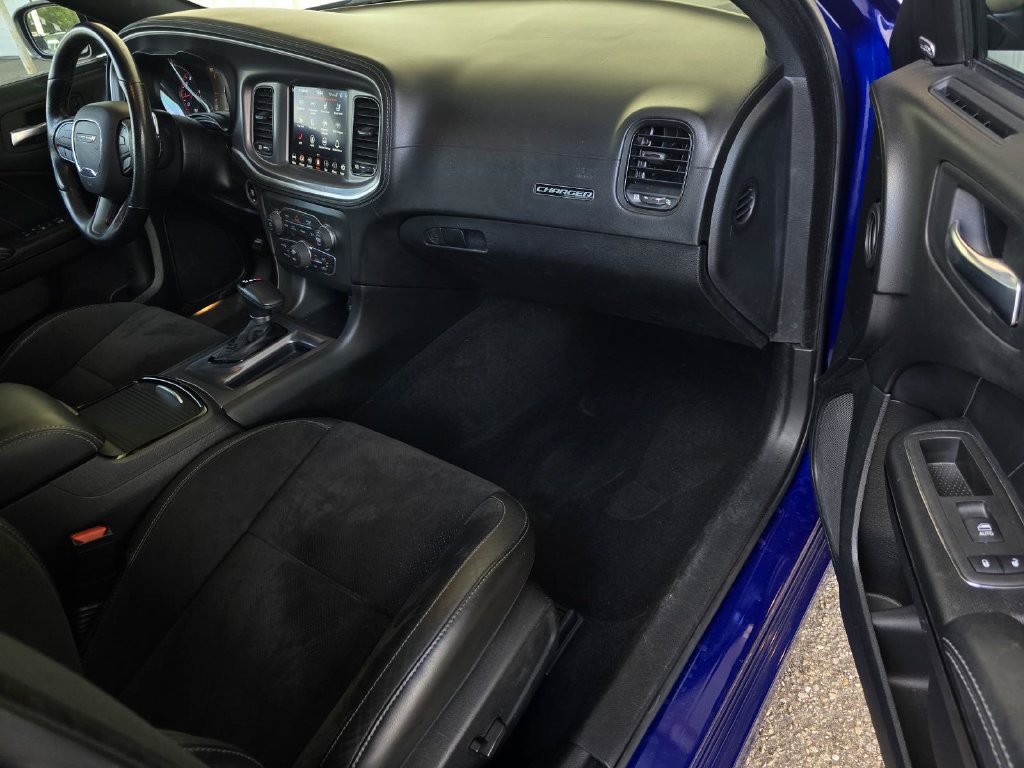 Used 2022 Dodge Charger R/T w/ Plus Group RWD image 11