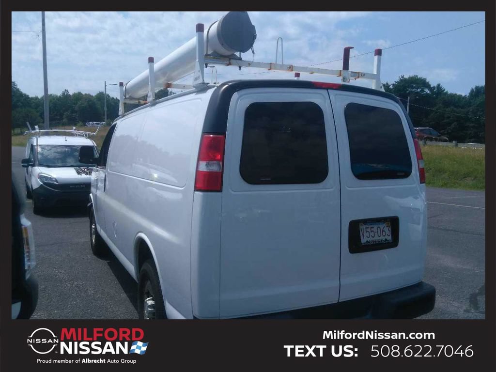 Used 2020 Chevrolet Express 2500 w/ Driver Convenience Package RWD image 3