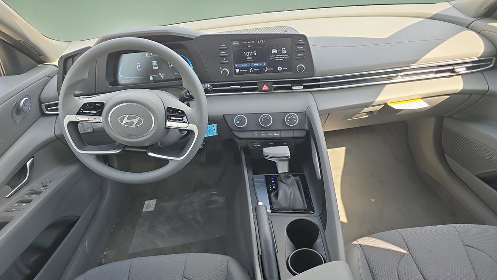 New 2026 Hyundai Elantra SE FWD image 18