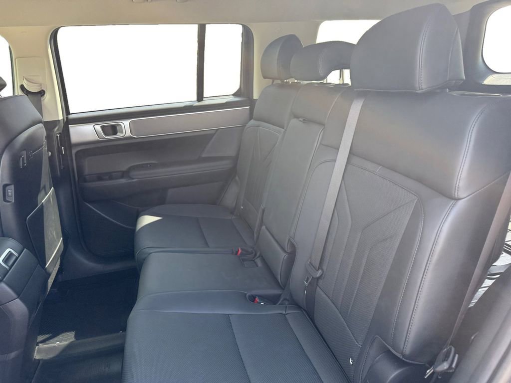 Used 2025 Hyundai Santa Fe SEL image 13