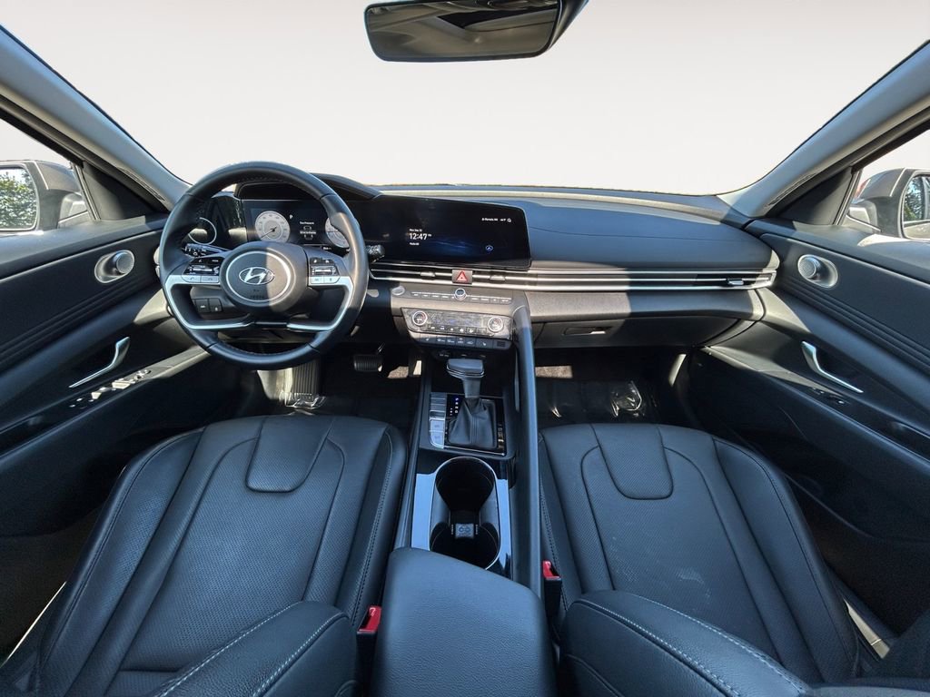 Used 2023 Hyundai Elantra Limited image 13