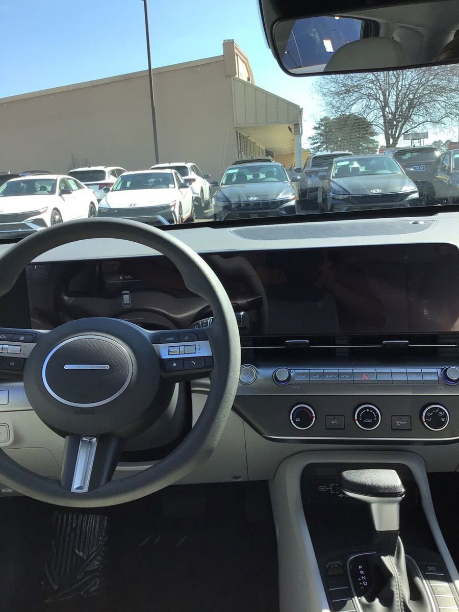 Used 2025 Hyundai Kona SE image 5