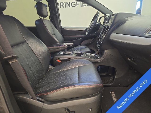 Used 2016 Dodge Grand Caravan R/T FWD image 9
