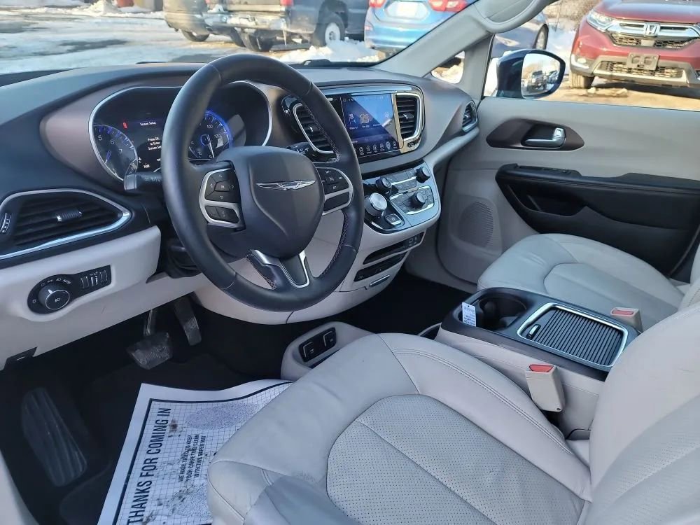 Used 2017 Chrysler Pacifica Touring-L Plus image 10