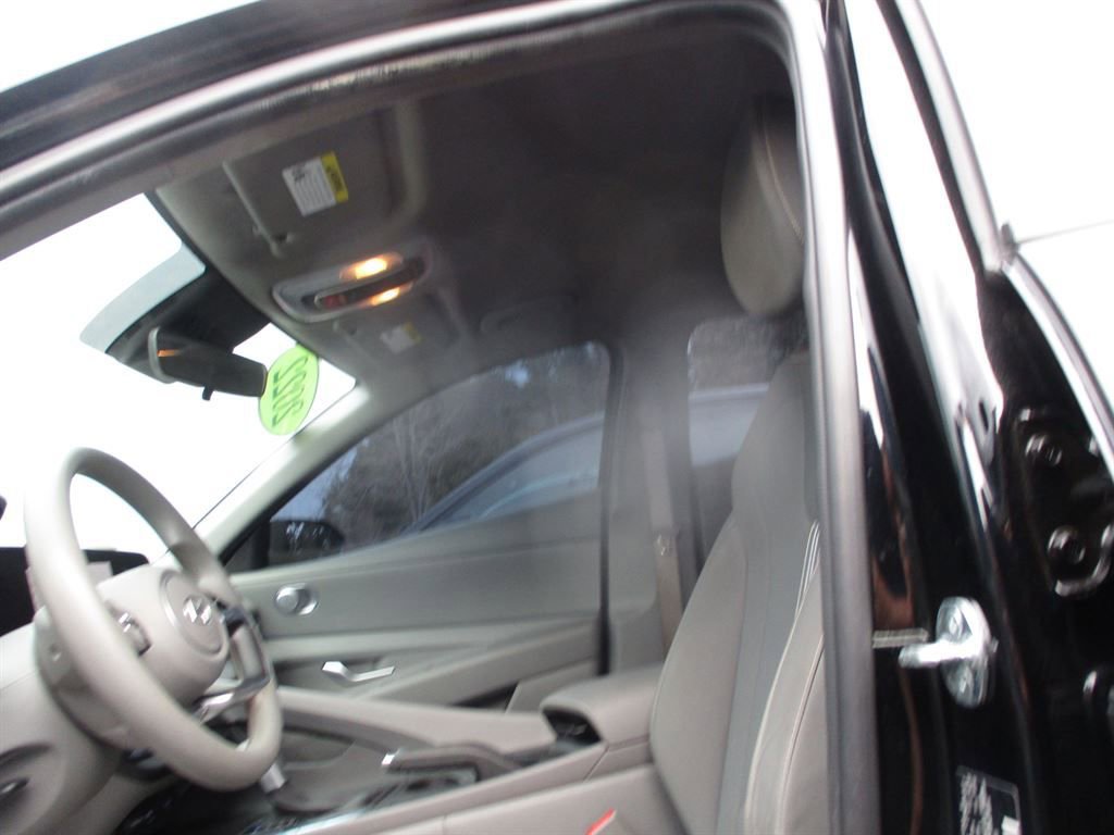 Used 2024 Hyundai Elantra SEL FWD image 20