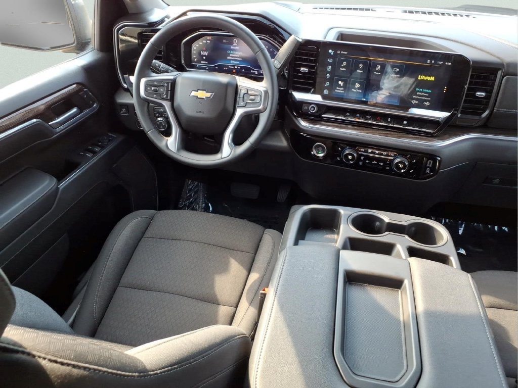 Used 2024 Chevrolet Silverado 1500 LT AWD/4WD image 6
