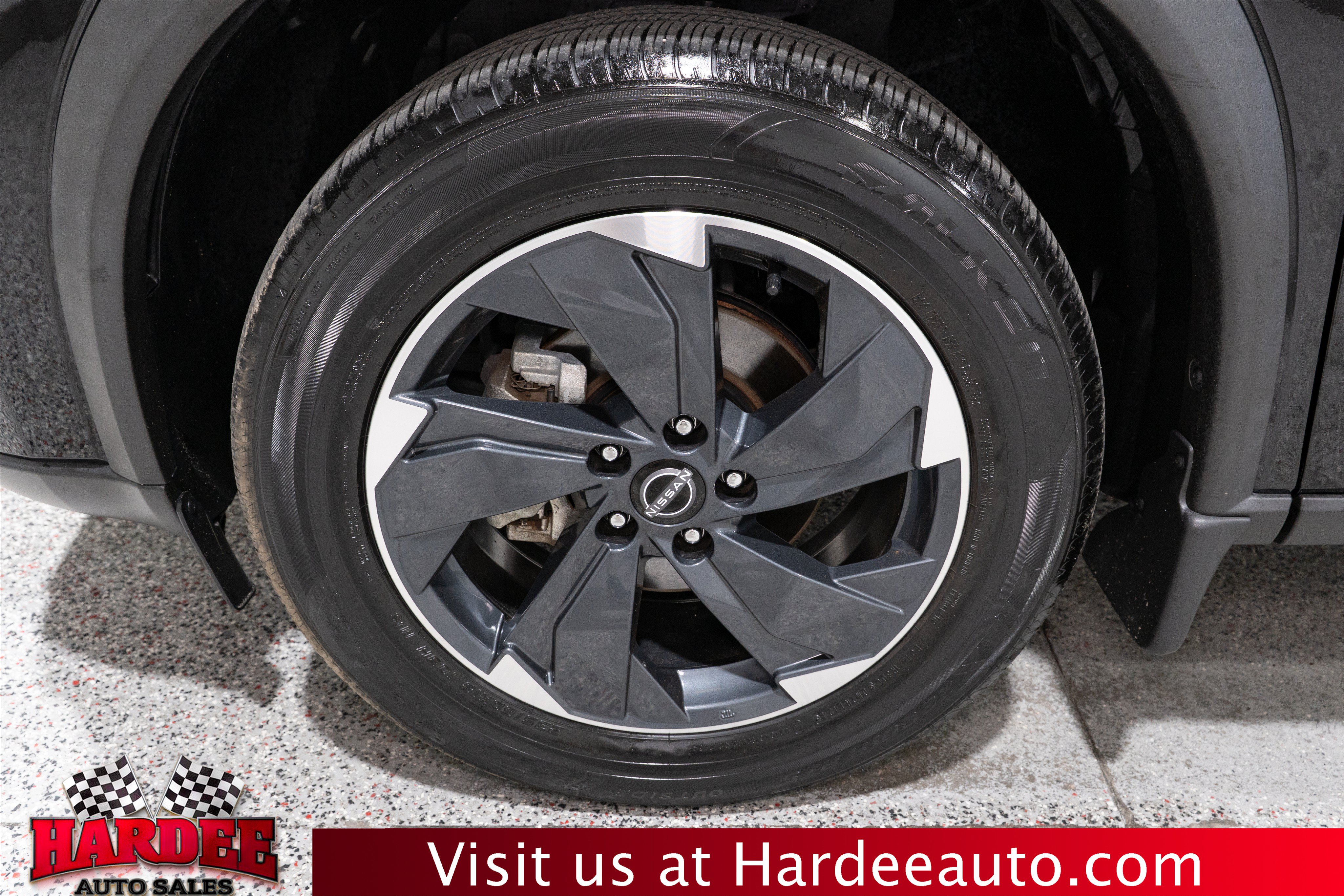 Used 2025 Nissan Rogue SV w/ SV Premium Package FWD image 10