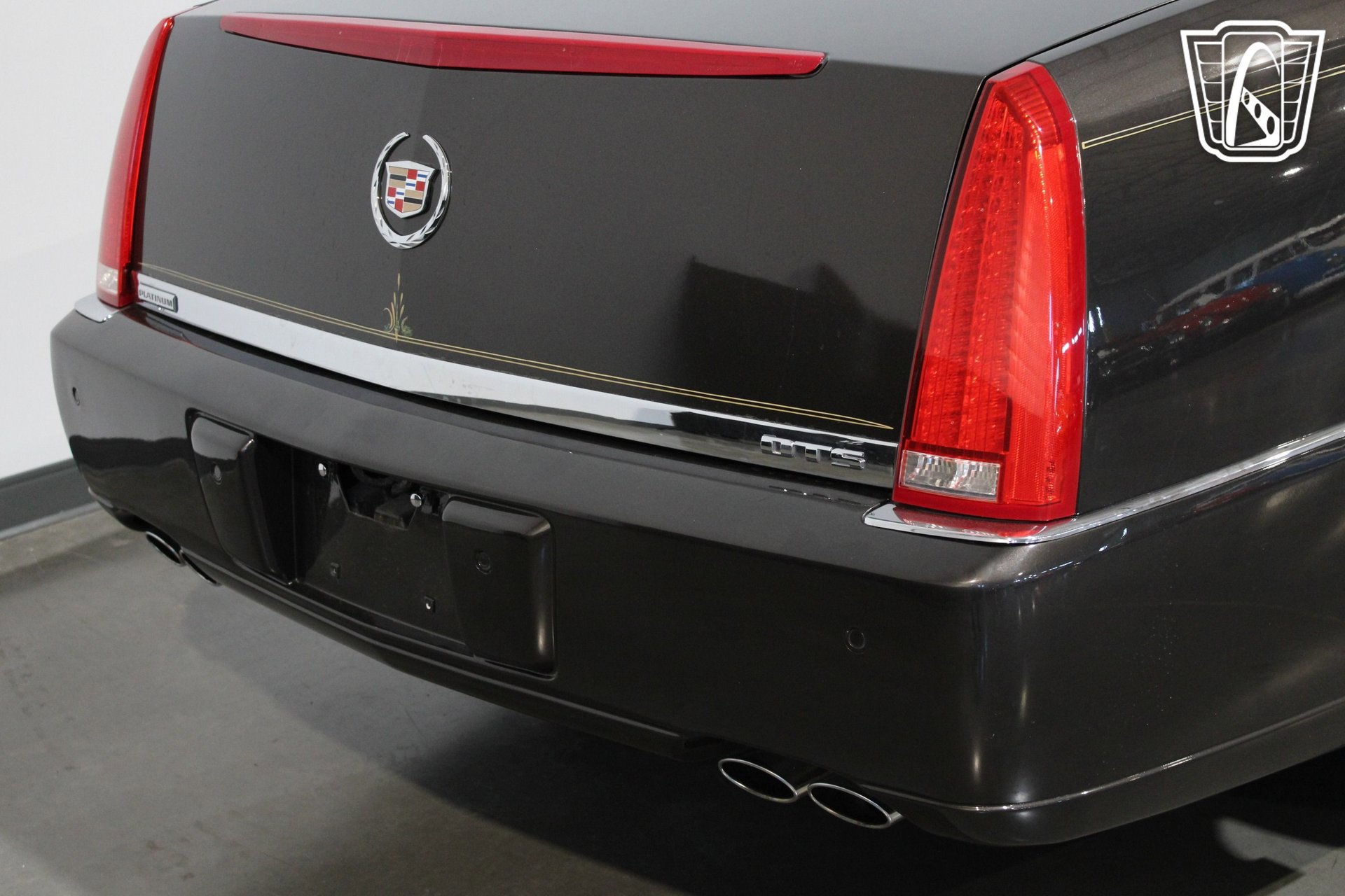 Used 2008 Cadillac DTS Performance w/ Platinum Edition image 34