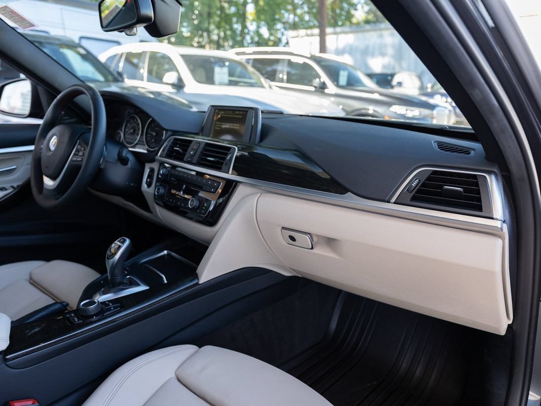 Used 2017 BMW 330i Sedan RWD image 23