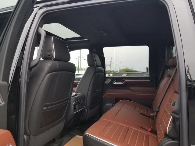 New 2026 GMC Sierra 3500 Denali Ultimate w/ LPO, Black Badging Package AWD/4WD image 10
