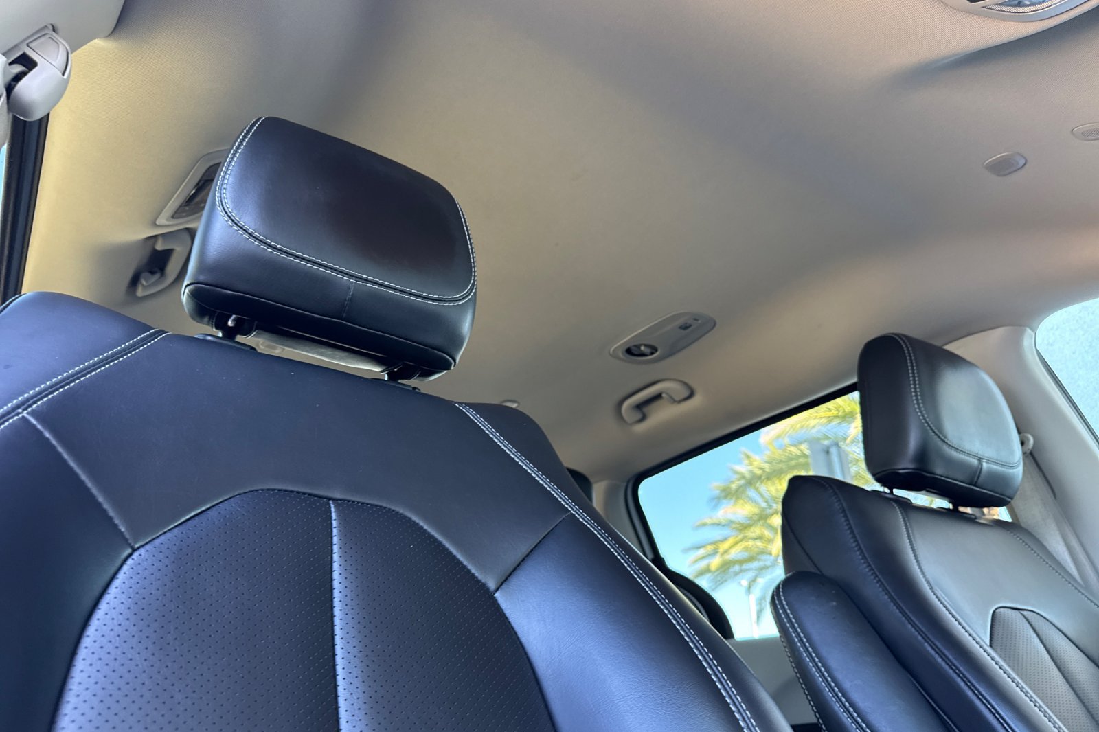 Used 2024 Chrysler Pacifica Limited FWD image 19