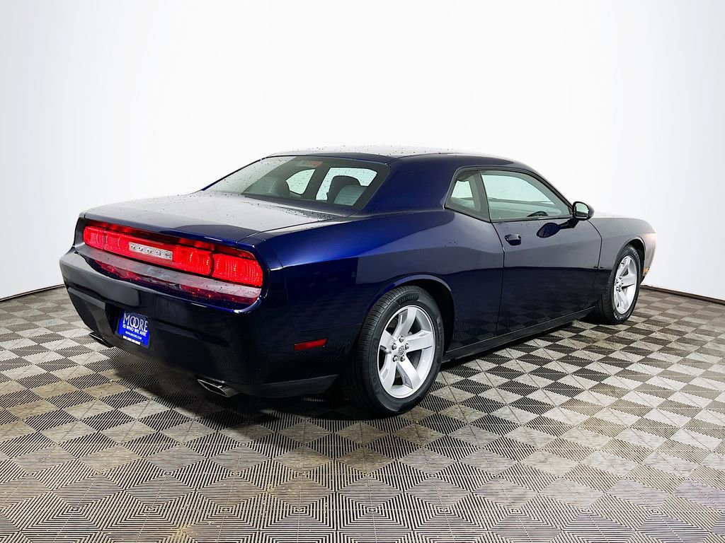 Used 2013 Dodge Challenger SXT image 7