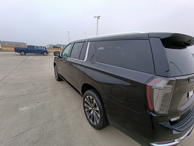 New 2026 Chevrolet Suburban High Country image 11