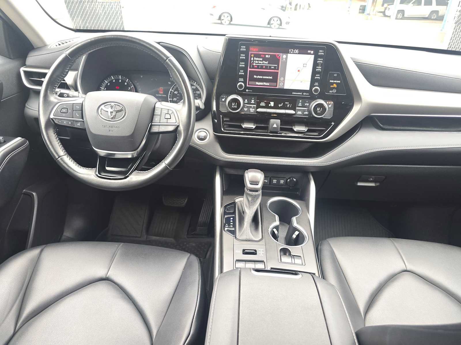 Used 2020 Toyota Highlander XLE AWD/4WD image 18