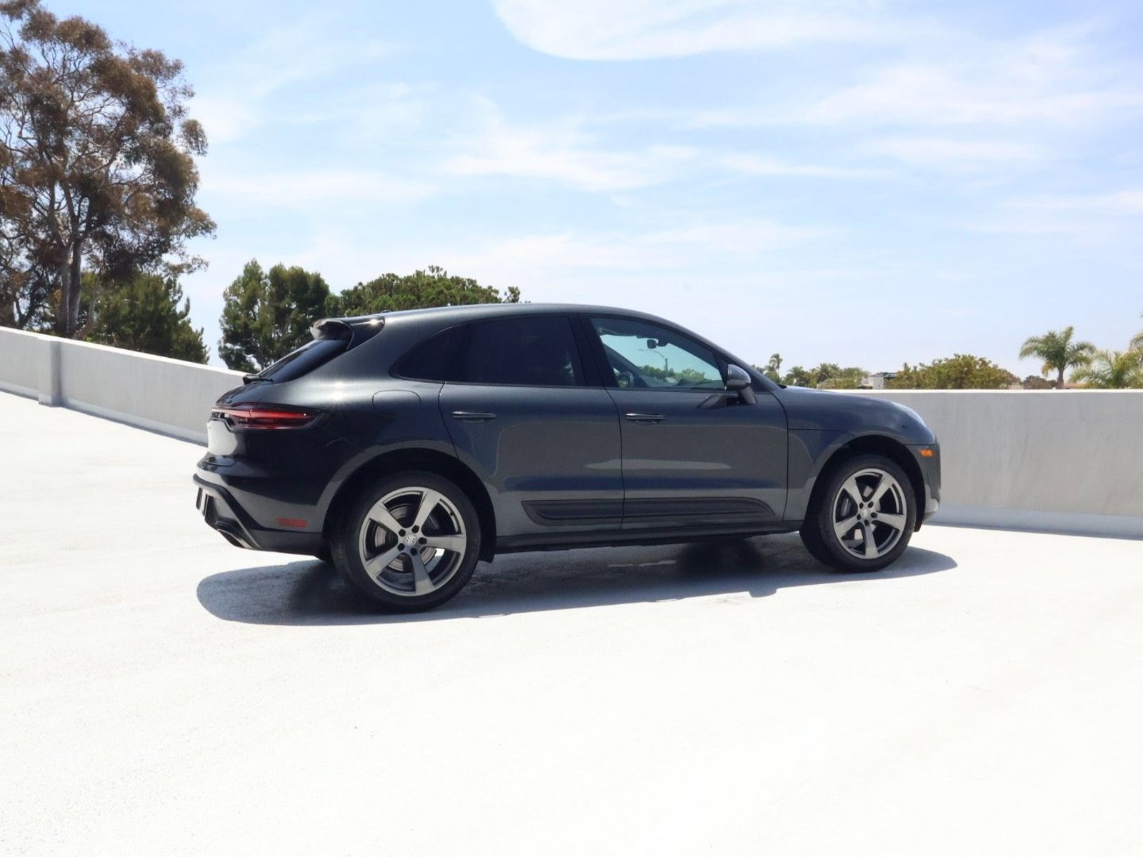 Certified 2024 Porsche Macan AWD/4WD image 8