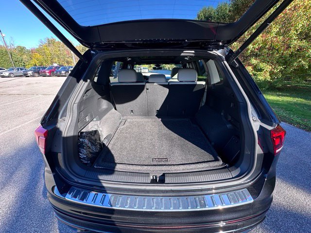 Used 2022 Volkswagen Tiguan SE R-Line AWD/4WD image 10