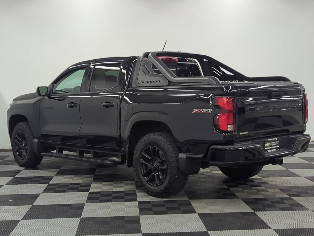 Used 2025 Chevrolet Colorado Z71 w/ Midnight Edition AWD/4WD image 5