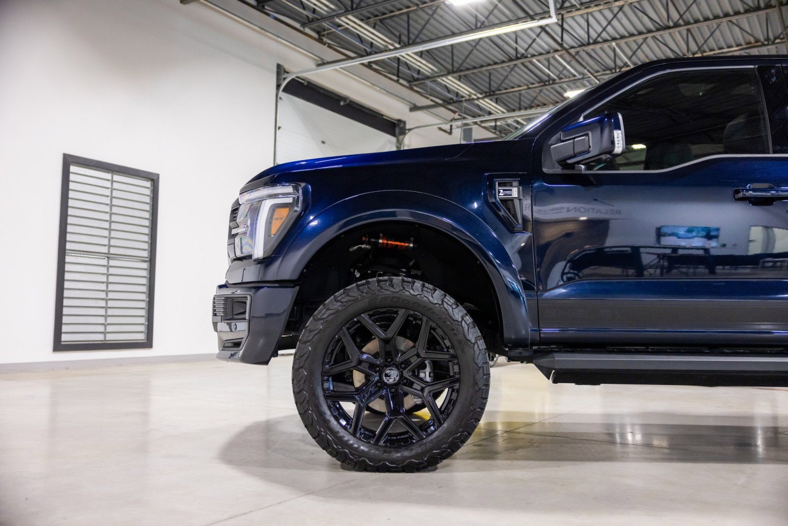 Used 2025 Ford F150 Lariat w/ Equipment Group 501A Mid image 18