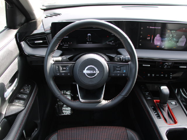 Used 2025 Nissan Kicks SR AWD/4WD image 16