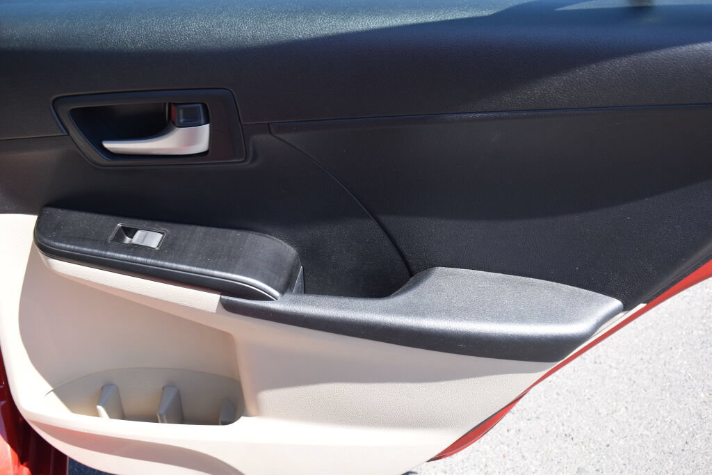 Used 2012 Toyota Camry LE FWD image 22